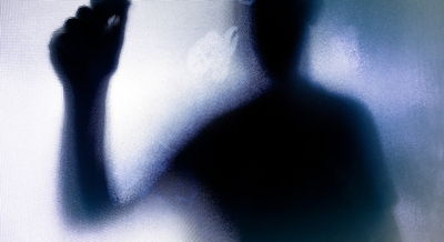 疑分產不均竟駕車撞姊夫！再點瓦斯燒屋持刀砍人　狠男判9年半