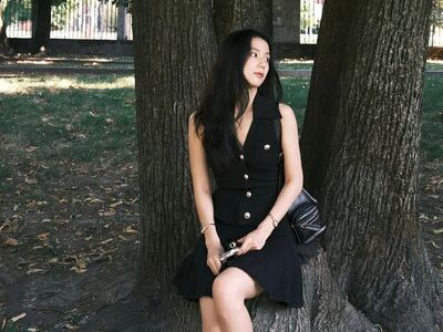 Jisoo私服首飾全被代言品牌包了　戴百萬卡地亞手環當帶貨女王