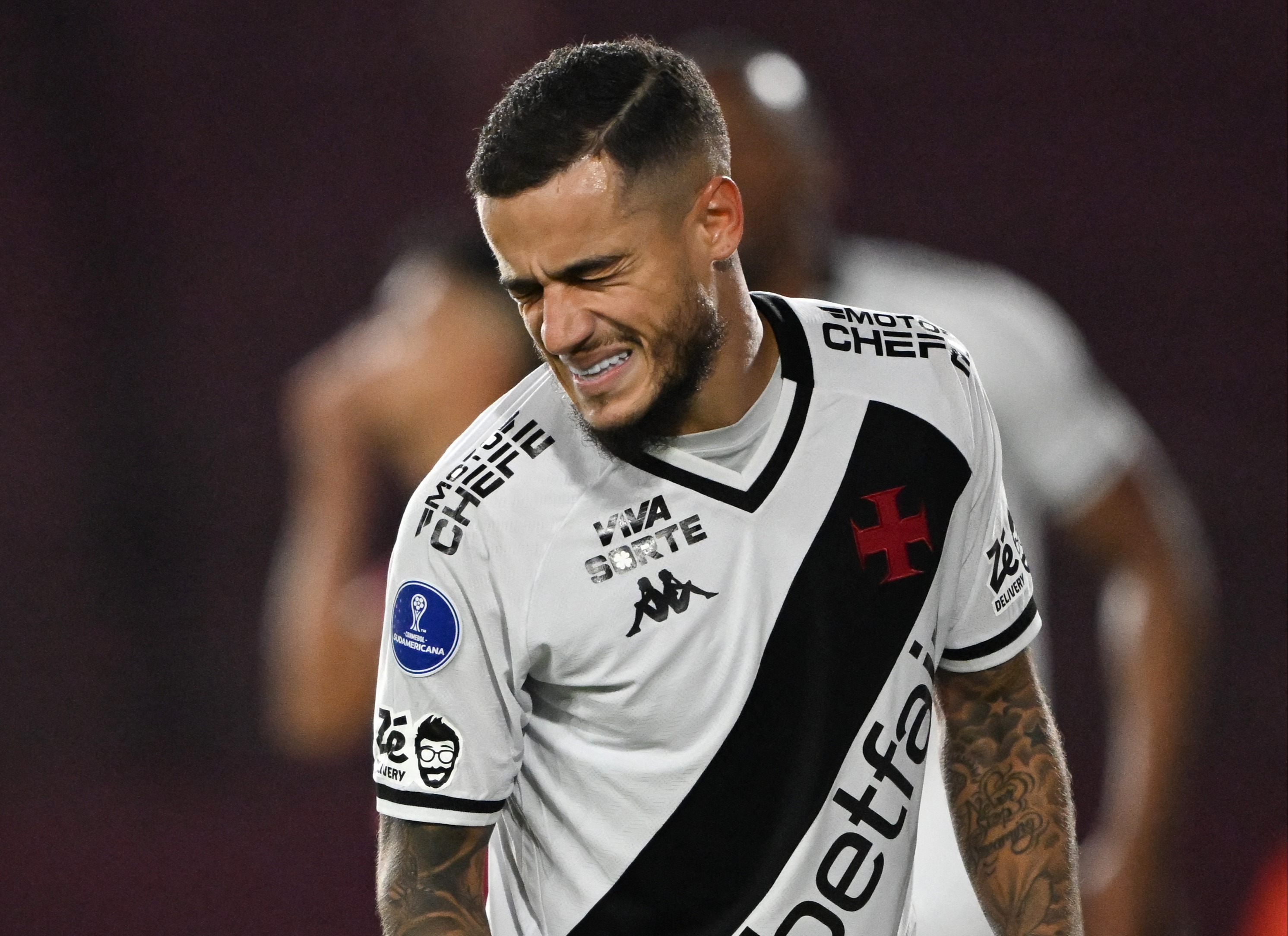 Vasco da Gama's midfielder #11 Philippe Coutinho reactw after missing a chance to score during the Copa Sudamericana group stage football match between Argentina's Lanus and Brazil's Vasco da Gama at the Ciudad de Lanus stadium in Lanus, Buenos Aires province, Argentina, on May 13, 2025. (Photo by Luis ROBAYO / AFP) (Photo by LUIS ROBAYO/AFP via Getty Images)