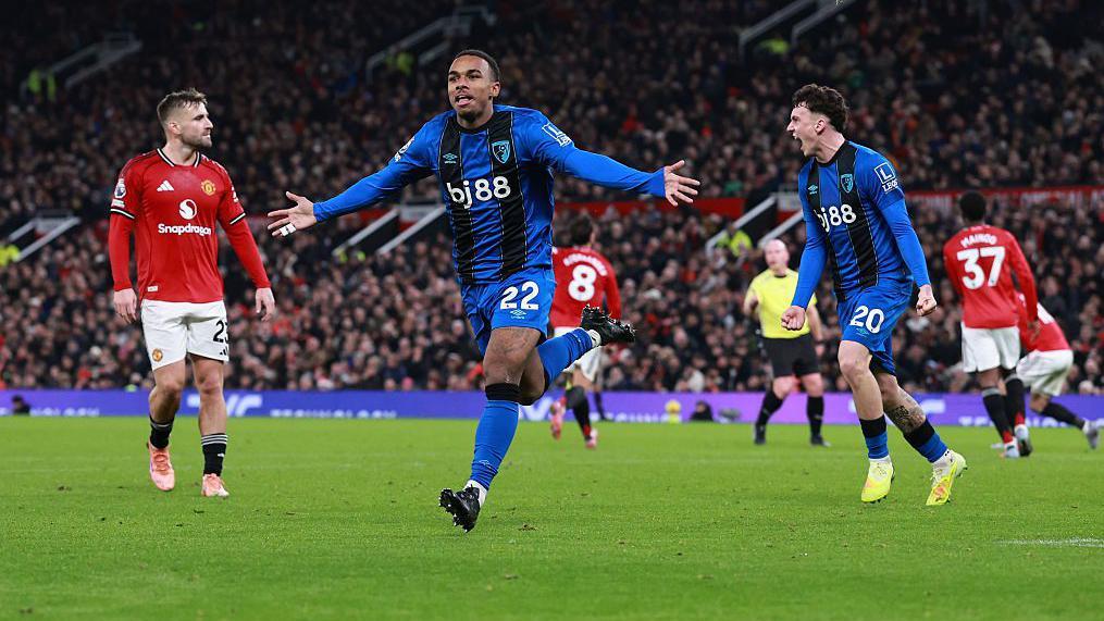 Eli Junior Kroupi celebrates scoring a late equaliser for Bournemouth at Old Trafford in 2025