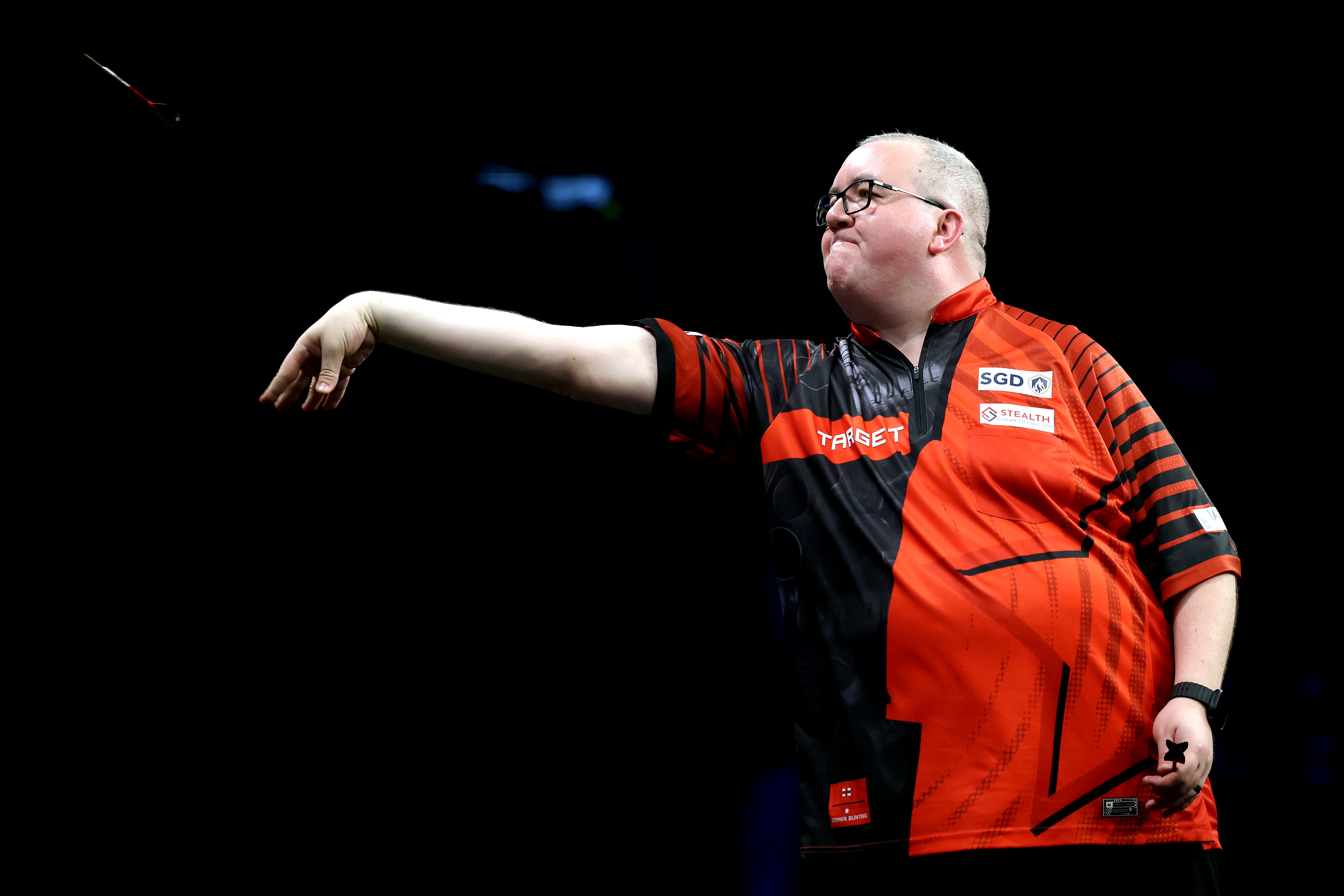 ROTTERDAM, NETHERLANDS - APRIL 17: Stephen Bunting of England plays a shot in his Final match against Chris Dobey of England during the 2025 BetMGM Premier League Night 11 at Rotterdam Ahoy on April 17, 2025 in Rotterdam, Netherlands. (Photo by Dean Mouhtaropoulos/Getty Images)