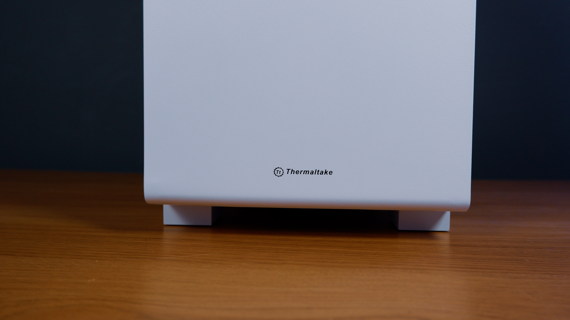 A white gaming PC built using a Thermaltake PC case, Cooler Master fans, and an AMD CPU.