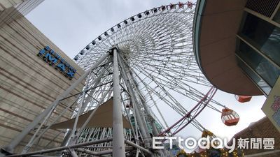 快訊／北市美麗華摩天輪故障！　30人受困車廂逾40分鐘