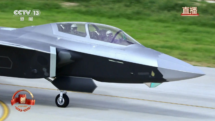 歼20S亮相九三阅兵
