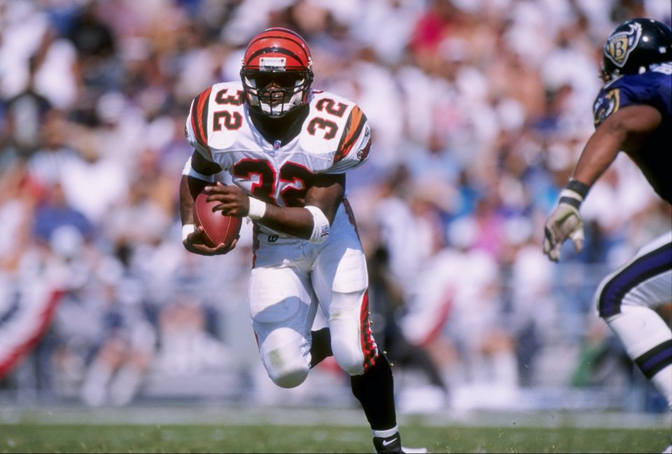 7 Sep 1997: Running back Ki-Jana Carter #32 of the Cincinnati Bengals carries the football during the Bengals 23-10 loss to the Baltimore Ravens at Memorial Stadium in Baltimore, Maryland. Mandatory Credit: Doug Pensinger /Allsport