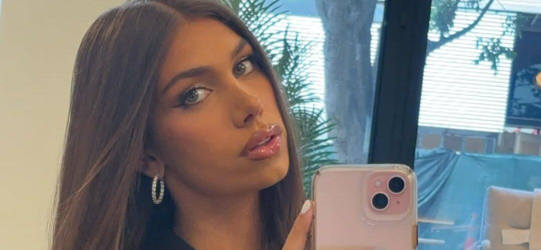 Lina Luaces mirror selfie