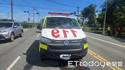 屏東救護車闖紅燈搶命　機車沒禮讓猛撞...騎士受傷送醫