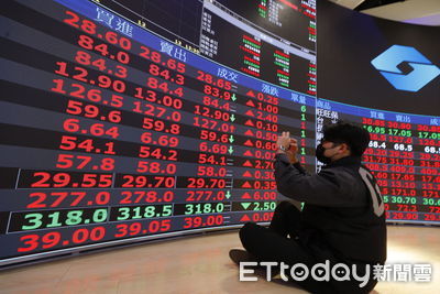 台積電紅翻黑跌5元至1435　台股小跌55點