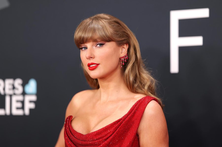 Why Fans Think Taylor Swift Made a Secret Cameo in Happy Gilmore 2 With Travis Kelce 006 009