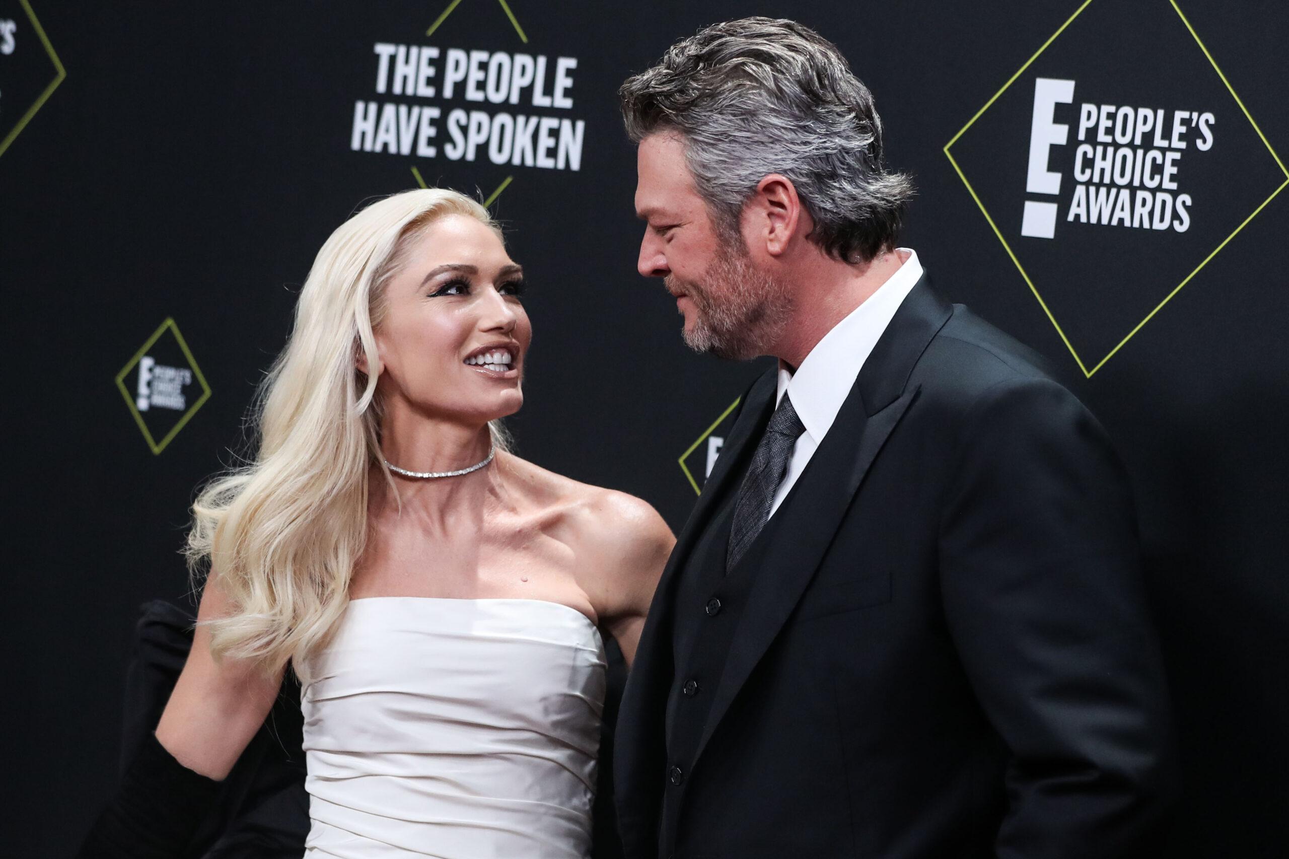 Gwen Stefani and partner Blake Shelton arrive at the 2019 E! People's Choice Awards