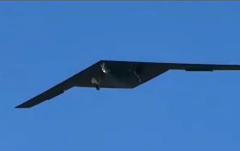 RQ-180配备了多种侦察设备，超长的航程让其具备大范围侦察监视能力。