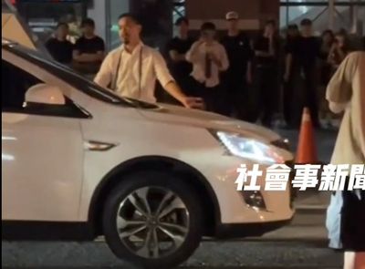 他喝爛醉信義區亂攔車！狂砸怒嗆「你撞我啊」　女駕駛傻眼