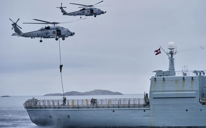 丹麦军队与多个欧洲北约成员国军队在格陵兰岛附近海域举行军事演习。资料图 图自外媒