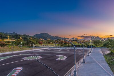 新北「山佳河濱公園」新亮點　棒壘球場、賽車場升級啟用