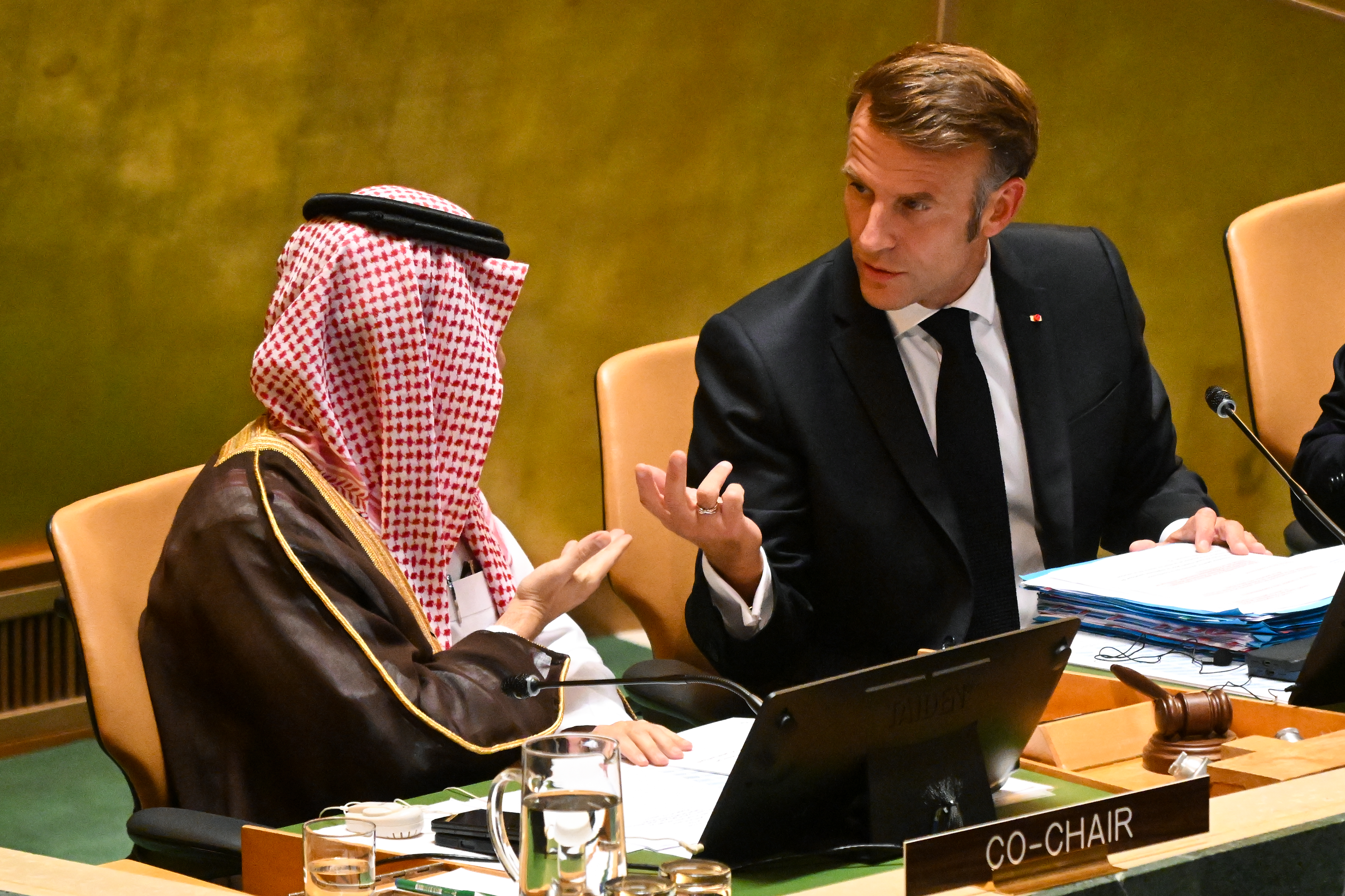 epa12398990 Predident of France Emmanuel Macron (R) speaks to Saudi Foreign Minister Prince Faisal bin Farhan (L) during the High-Level International Conference for the Peaceful Settlement of the Question of Palestine and the Implementation of the Two-State Solution, at the United Nations (UN) headquarters in New York, New York, USA, 22 September 2025. The UN General Assembly's high-level week runs from 22 until 30 September. EPA/LUKAS COCH AUSTRALIA AND NEW ZEALAND OUT