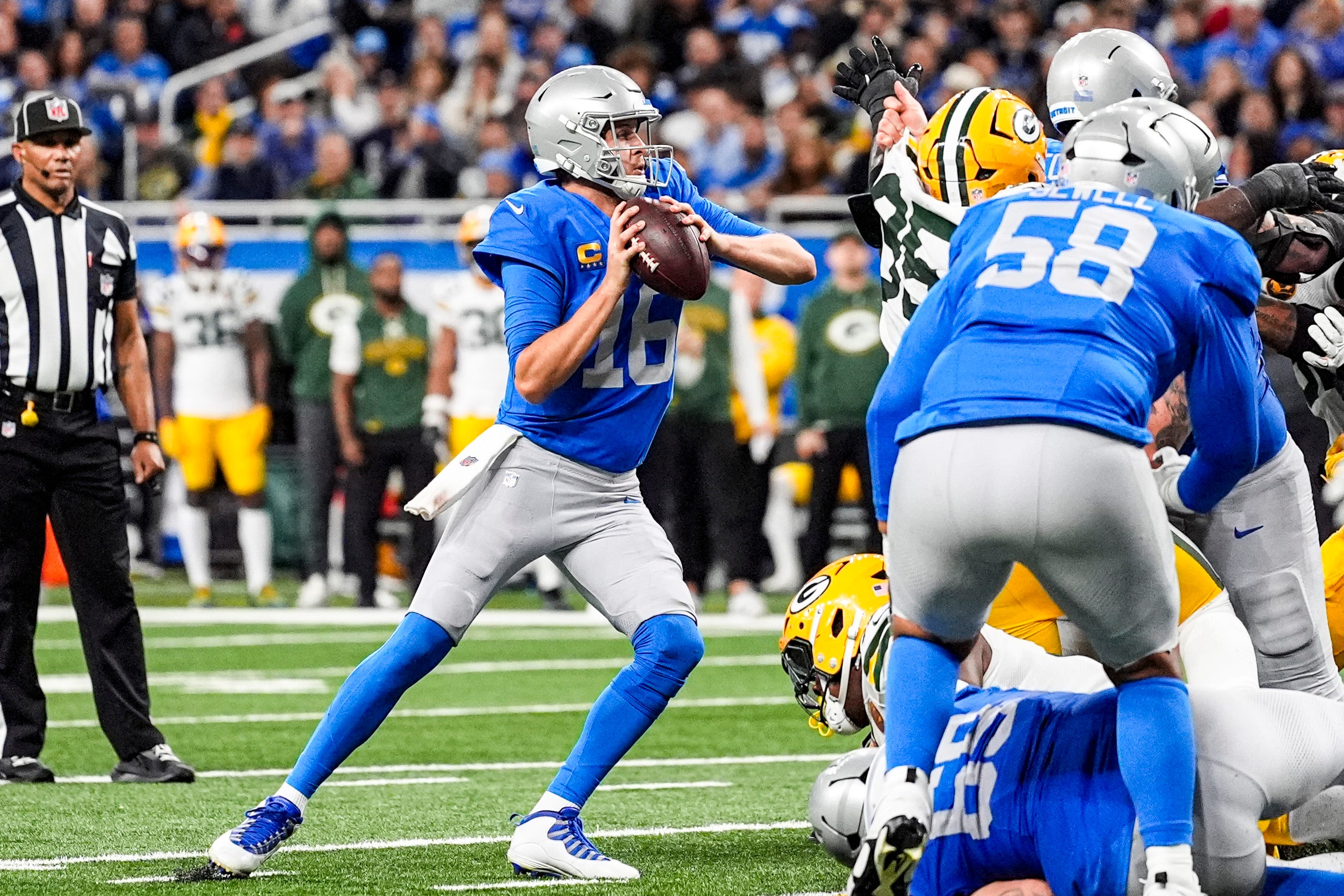 Detroit Lions quarterback Jared Goff (16) looks to pass against Green Bay Packers during the second half at Ford Field in Detroit on Thursday, Nov. 27, 2025.