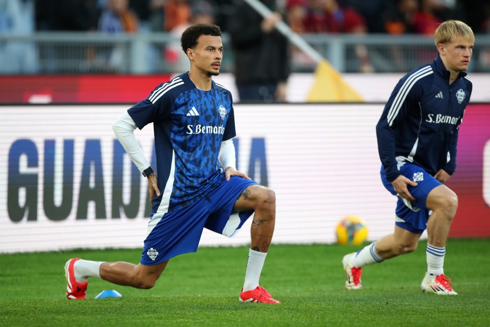 ROME, ITALY - MARCH 02: Dele Alli of Como warms up prior to the Serie A match between AS Roma and Como at Stadio Olimpico on March 02, 2025 in Rome, Italy. (Photo by Paolo Bruno/Getty Images)