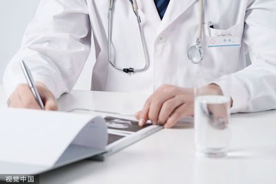 「主治醫師上下班要打卡」引熱議　衛福部：沒這規定