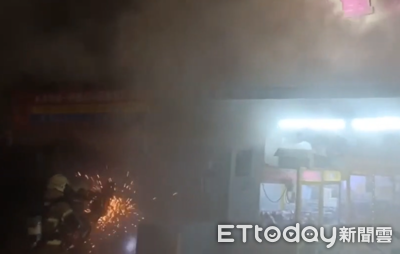 快訊／台南民宅失火「街道瀰漫黑煙」　消防急切割鐵捲門搶救