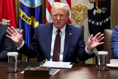 川普為「開放60萬中國留學生」辯護：中國真的付給我們很多錢