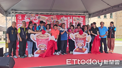 石龍宮「千人泡麵」10／4登場　泡麵造型郵筒搶先亮相