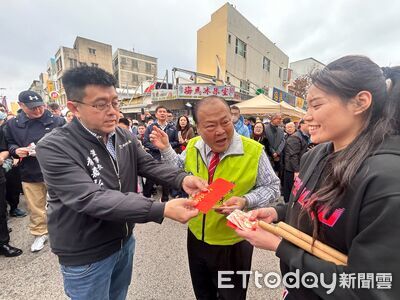 快訊／澎湖縣長陳光復不慎摔落階梯　當場無呼吸心跳送醫急救