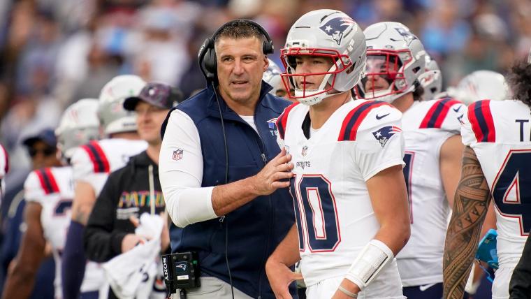 New England Patriots head coach Mike Vrabel and quarterback Drake Maye