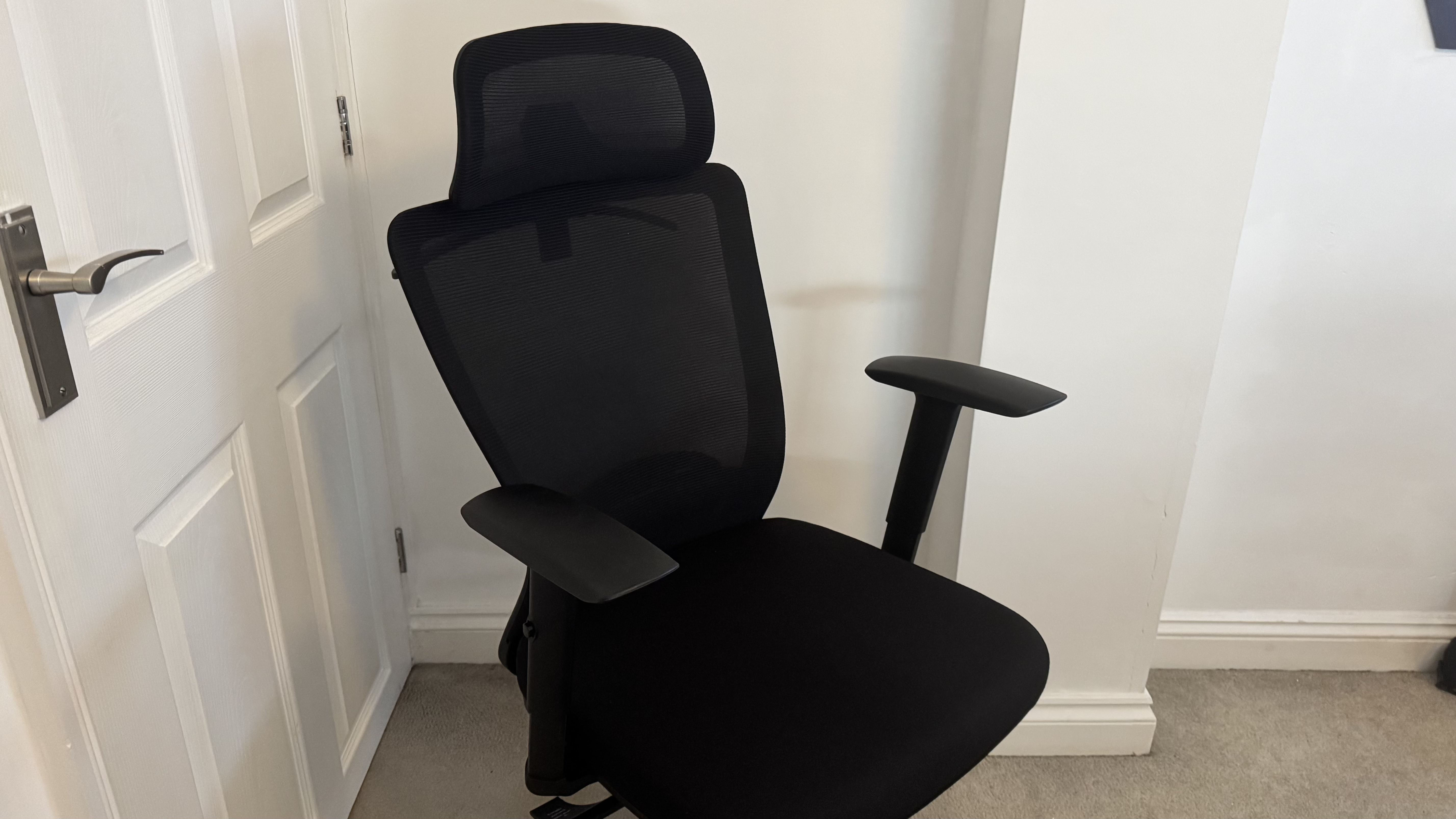 Flexispot OC3 office chair (black) from the side